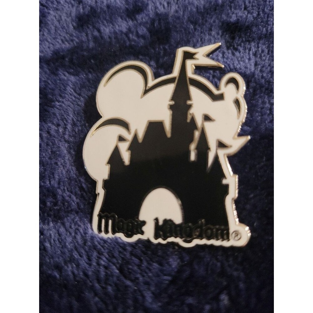Authentic Disney Pin Mickey Mouse & Cinderella Castle Magic Kingdom 2881